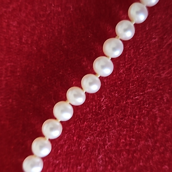 Simulated Pearl Necklace 16" - Picture 2 of 4